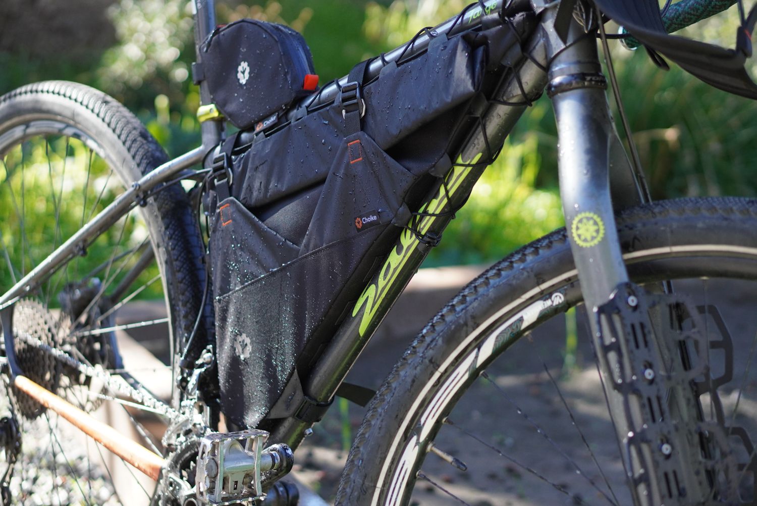 Bolso de marco hecho a la medida. 100% impermeable. Cierre enrollable, libre de mantenimiento.