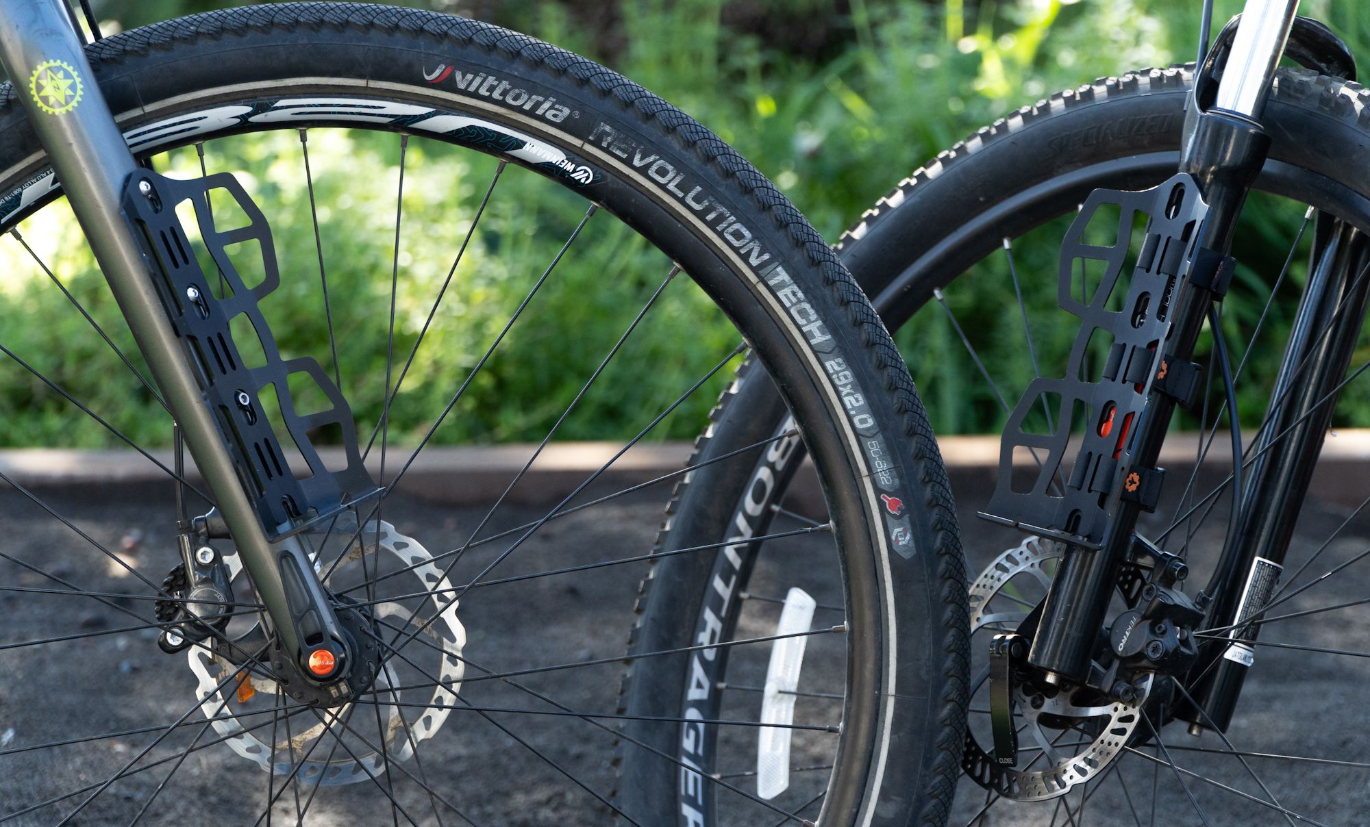 Soporte compatible con bicicletas con o sin ojetillos.